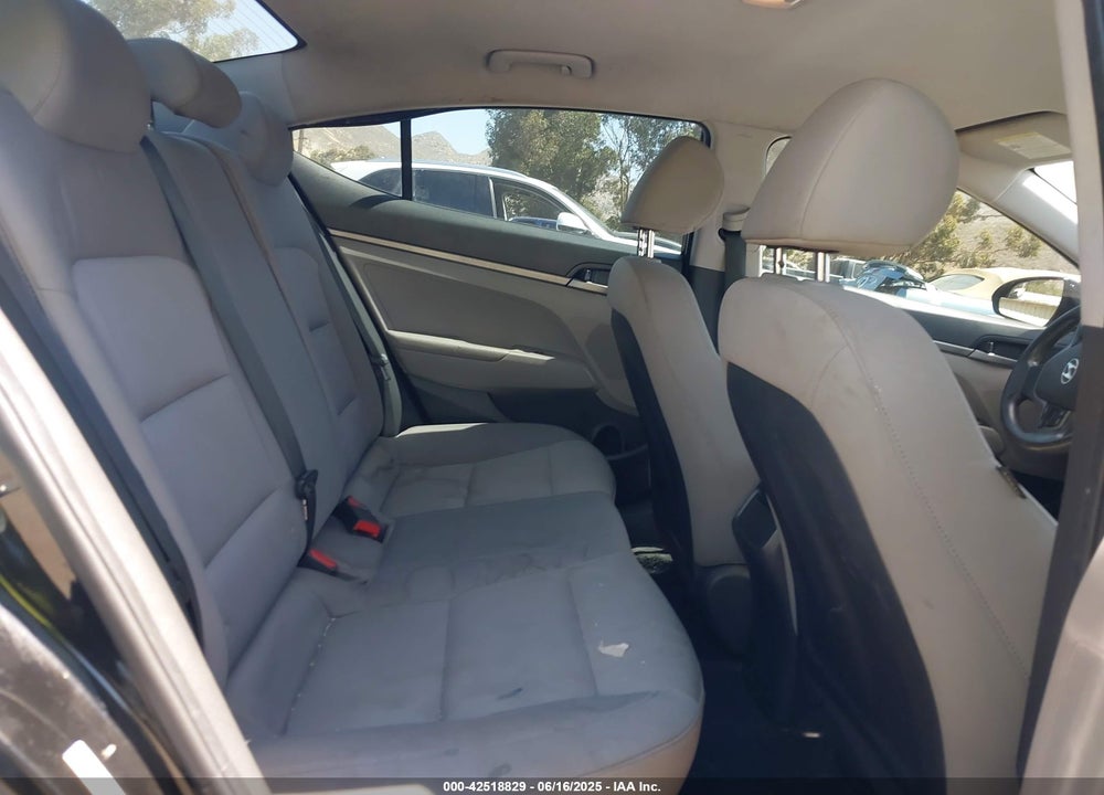 2017 HYUNDAI ELANTRA VIN: KMHD74LF5HU347490