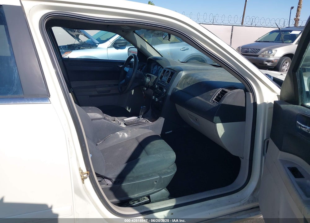 2005 CHRYSLER 300 VIN: 2C3JA43R05H593661