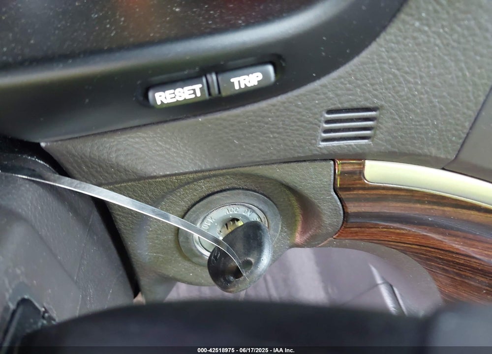 2011 HYUNDAI SANTA FE VIN: 5XYZKDAG5BG034274