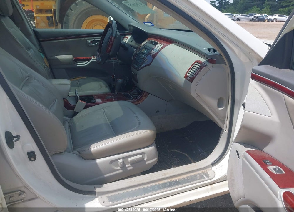 2006 HYUNDAI AZERA LIMITED/SE VIN: KMHFC46F66A098423