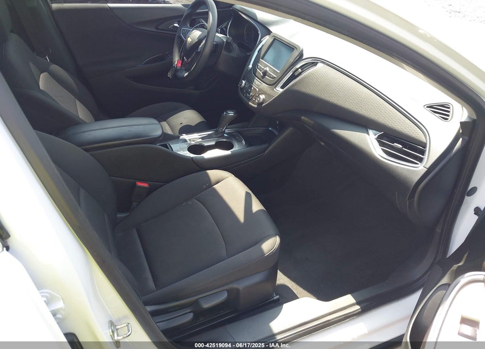 2018 CHEVROLET MALIBU LT VIN: 1G1ZD5ST0JF245162