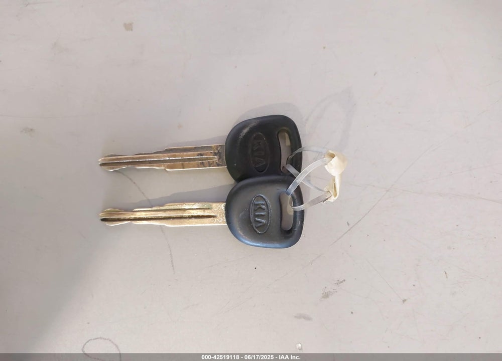 2000 KIA SEPHIA LS/LS W/POWER PKG VIN: KNAFB1214Y5899800