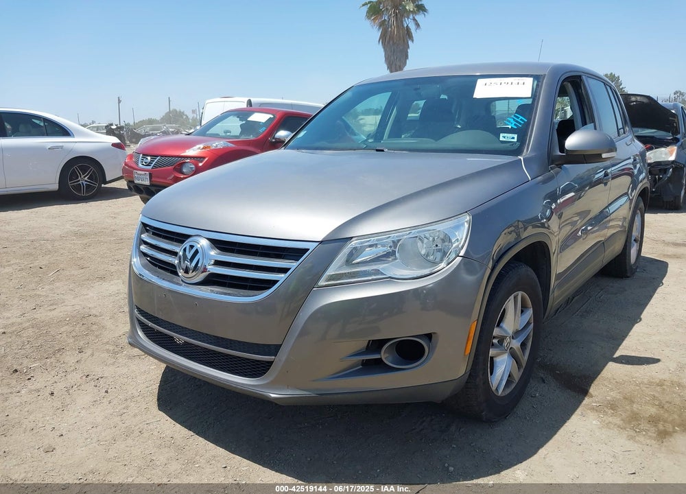 2011 VOLKSWAGEN TIGUAN VIN: WVGBV7AX4BW550263