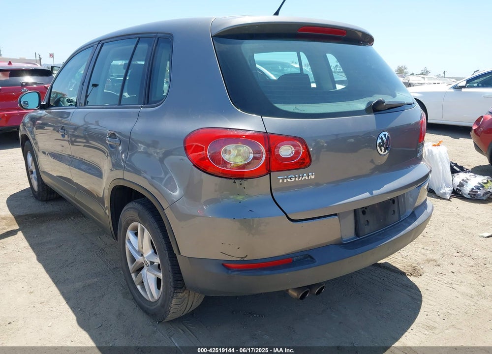 2011 VOLKSWAGEN TIGUAN VIN: WVGBV7AX4BW550263