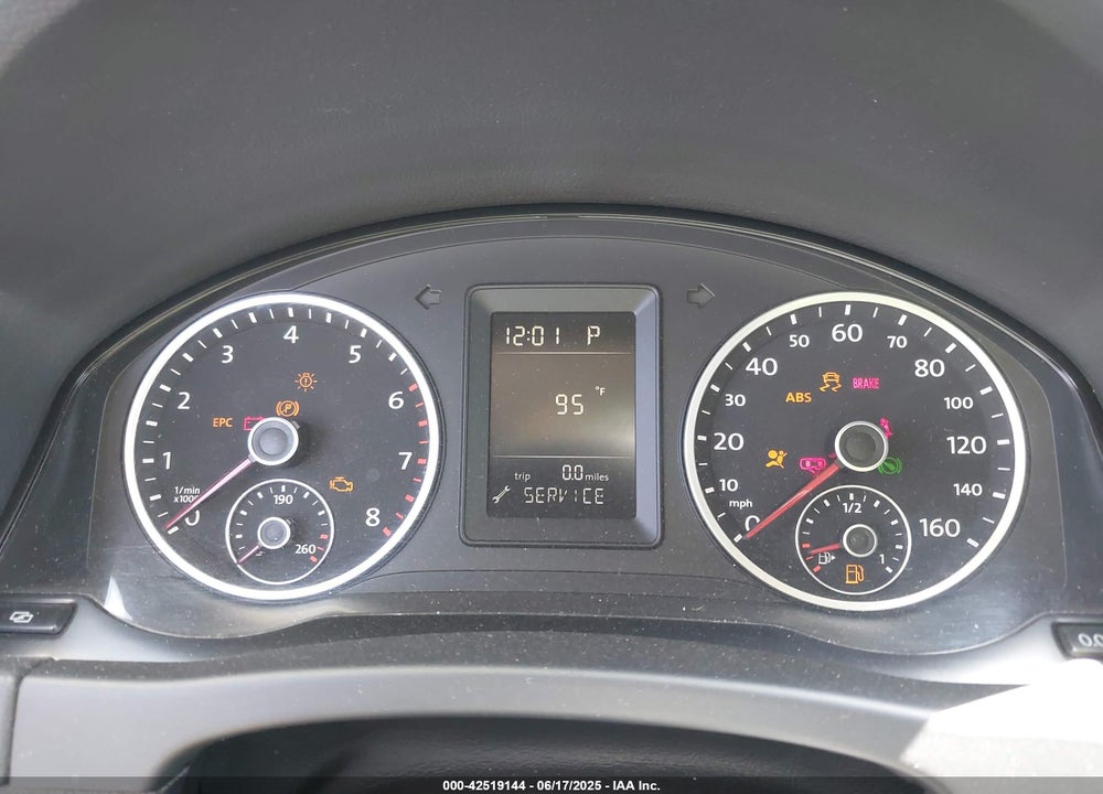 2011 VOLKSWAGEN TIGUAN VIN: WVGBV7AX4BW550263