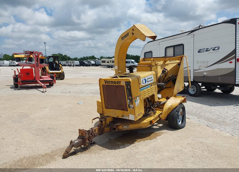 2002 VERMEER CHIPPER BC935 VIN: 1VRD1015911003855