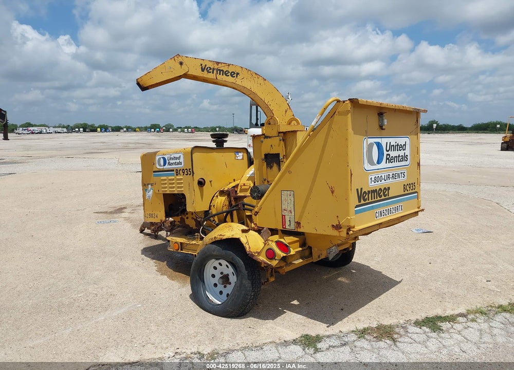 2002 VERMEER CHIPPER BC935 VIN: 1VRD1015911003855