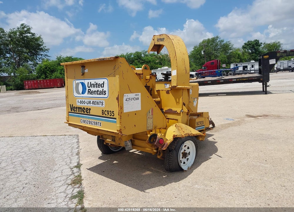 2002 VERMEER CHIPPER BC935 VIN: 1VRD1015911003855