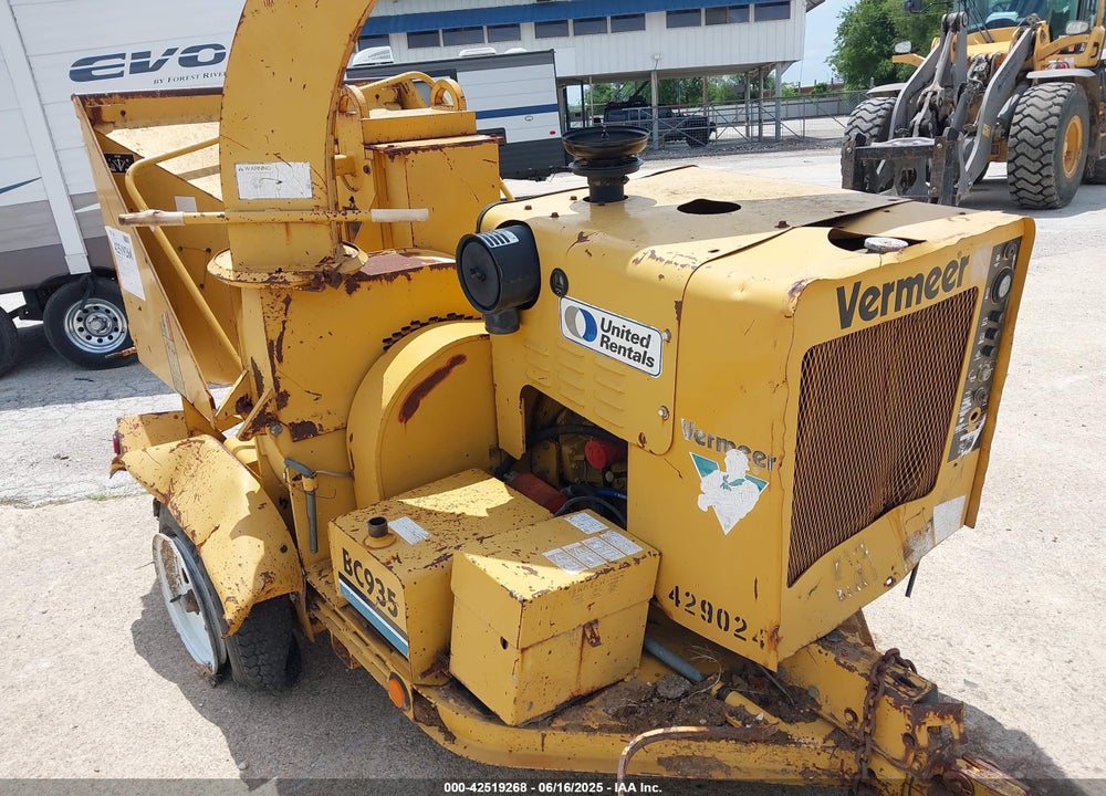 2002 VERMEER CHIPPER BC935 VIN: 1VRD1015911003855