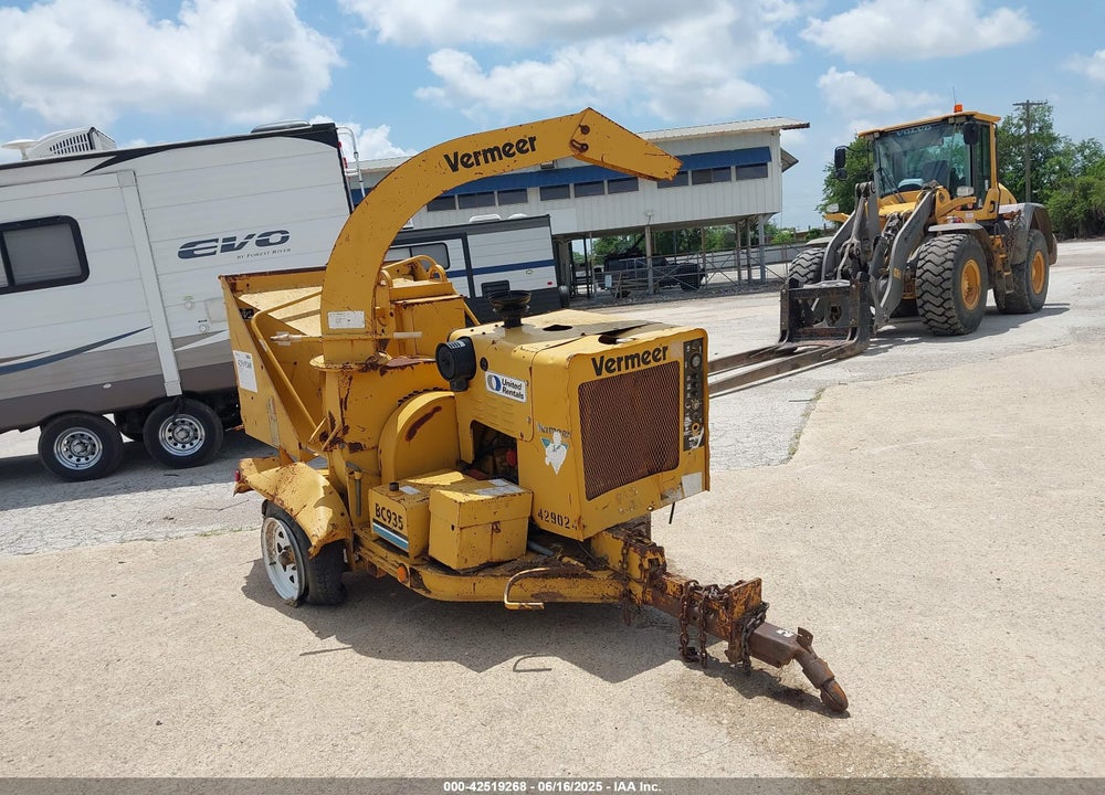 2002 VERMEER CHIPPER BC935 VIN: 1VRD1015911003855