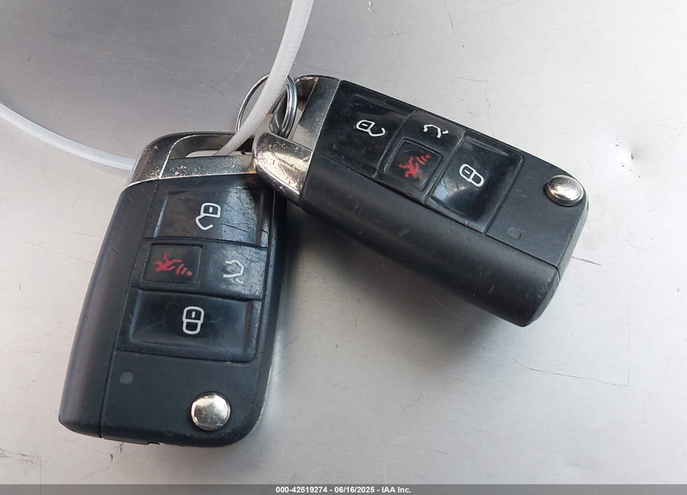 2015 VOLKSWAGEN GOLF GTI 2.0T AUTOBAHN W/PERFORMANCE PACKAGE 4-DOOR VIN: 3VW447AU2FM057089
