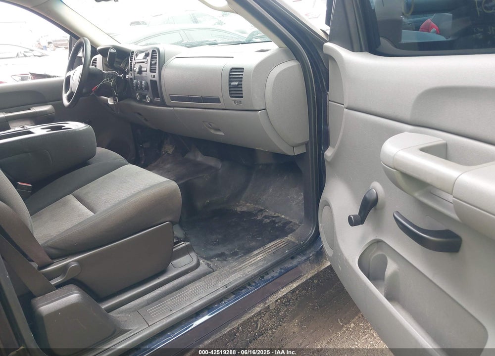 2008 CHEVROLET SILVERADO 2500HD WORK TRUCK VIN: 1GCHC29K08E144222