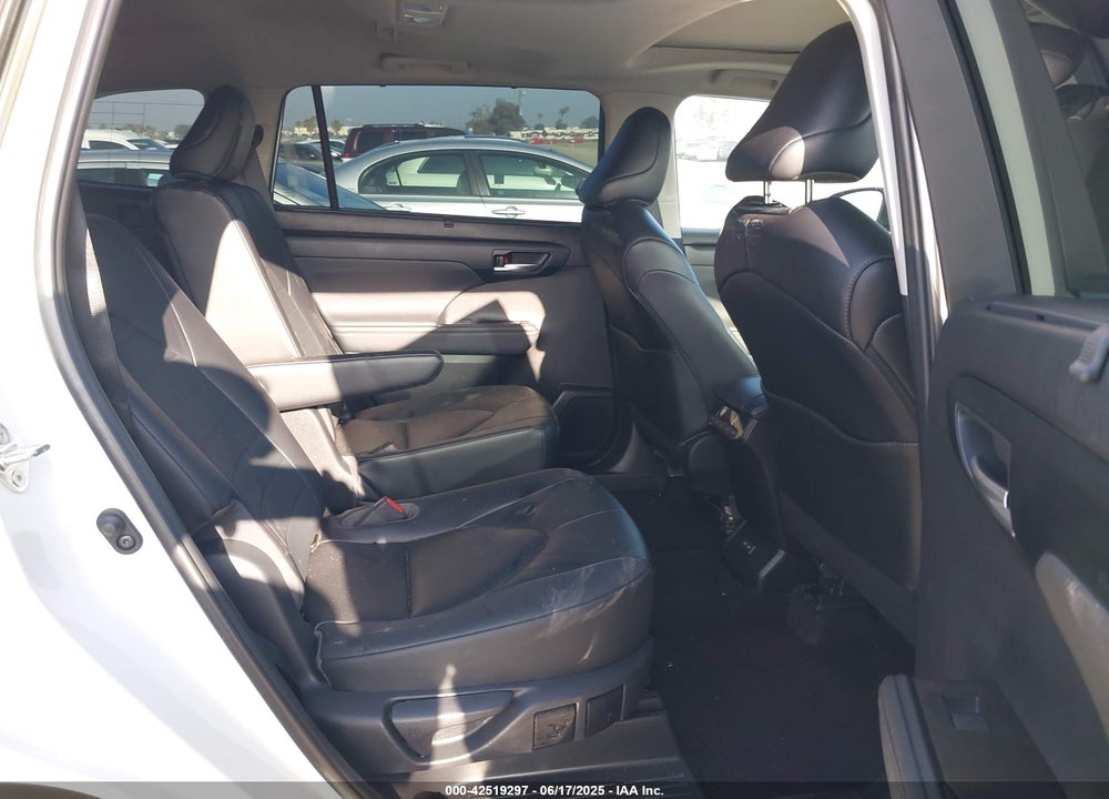 2023 TOYOTA HIGHLANDER VIN: 5TDKDRAH7PS519611