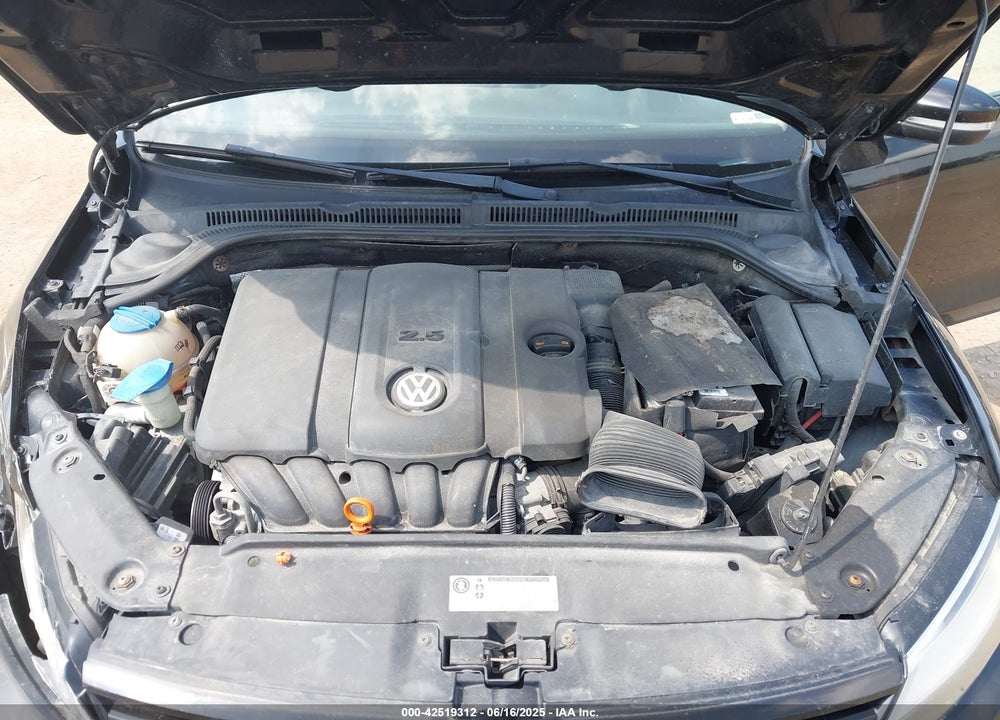 2011 VOLKSWAGEN JETTA VIN: 3VWDZ7AJ2BM327620