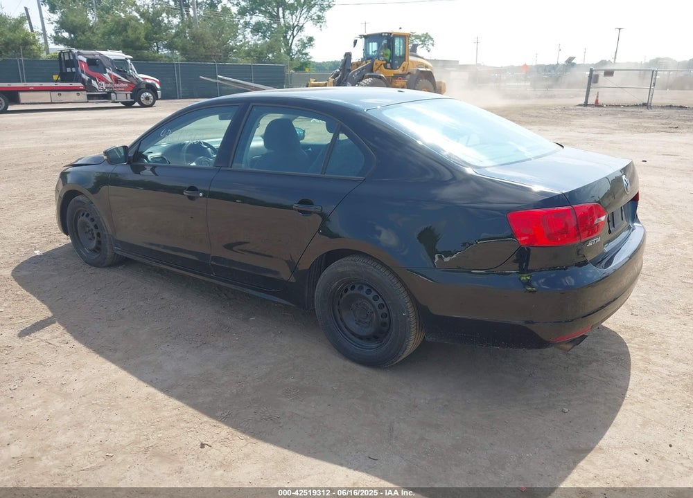 2011 VOLKSWAGEN JETTA VIN: 3VWDZ7AJ2BM327620