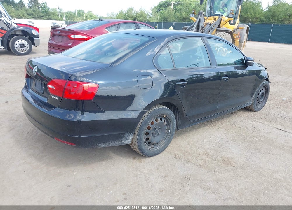 2011 VOLKSWAGEN JETTA VIN: 3VWDZ7AJ2BM327620