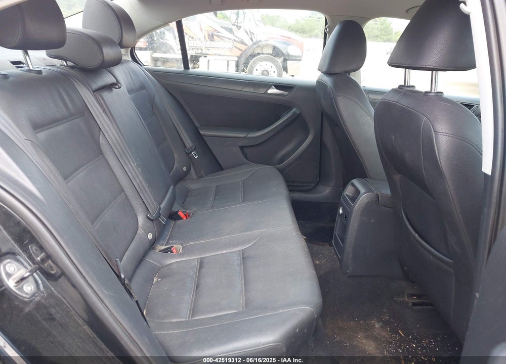 2011 VOLKSWAGEN JETTA VIN: 3VWDZ7AJ2BM327620