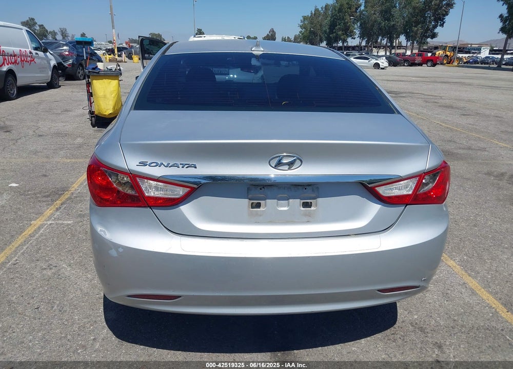 2013 HYUNDAI SONATA GLS VIN: 5NPEB4AC4DH570818
