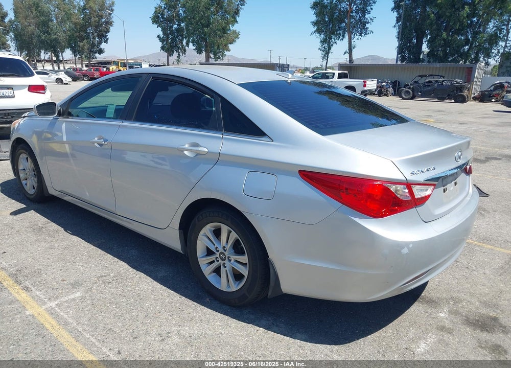 2013 HYUNDAI SONATA GLS VIN: 5NPEB4AC4DH570818