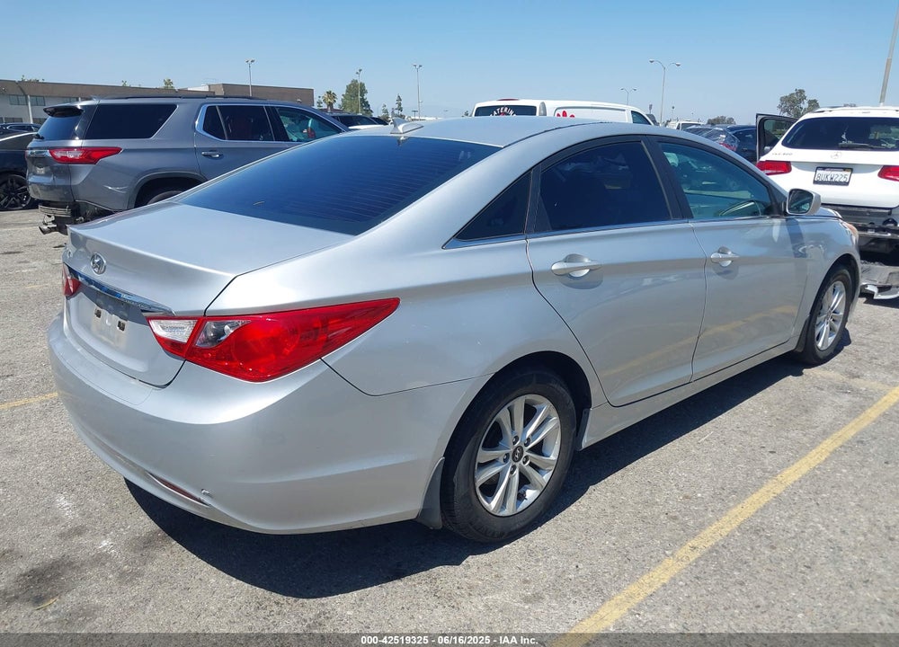 2013 HYUNDAI SONATA GLS VIN: 5NPEB4AC4DH570818