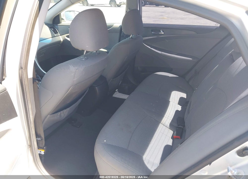 2013 HYUNDAI SONATA GLS VIN: 5NPEB4AC4DH570818