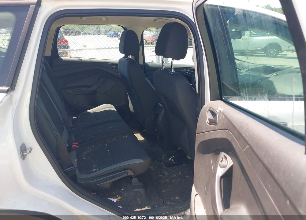 2015 FORD ESCAPE VIN: 1FMCU0F7XFUA82189