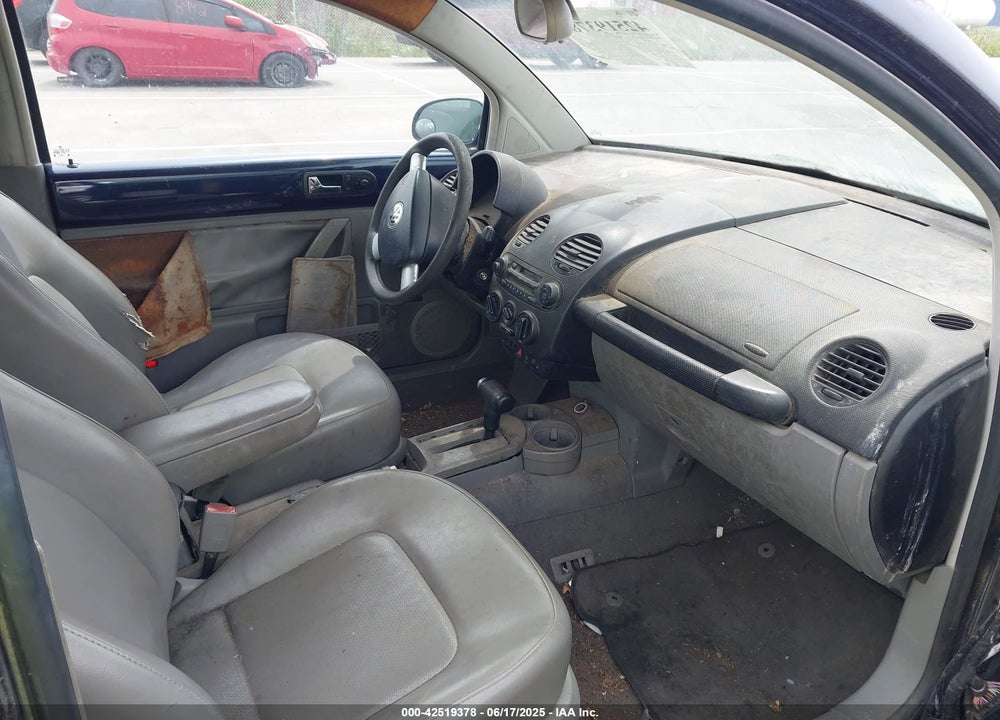 2001 VOLKSWAGEN NEW BEETLE GLS VIN: 3VWCB21C81M469215