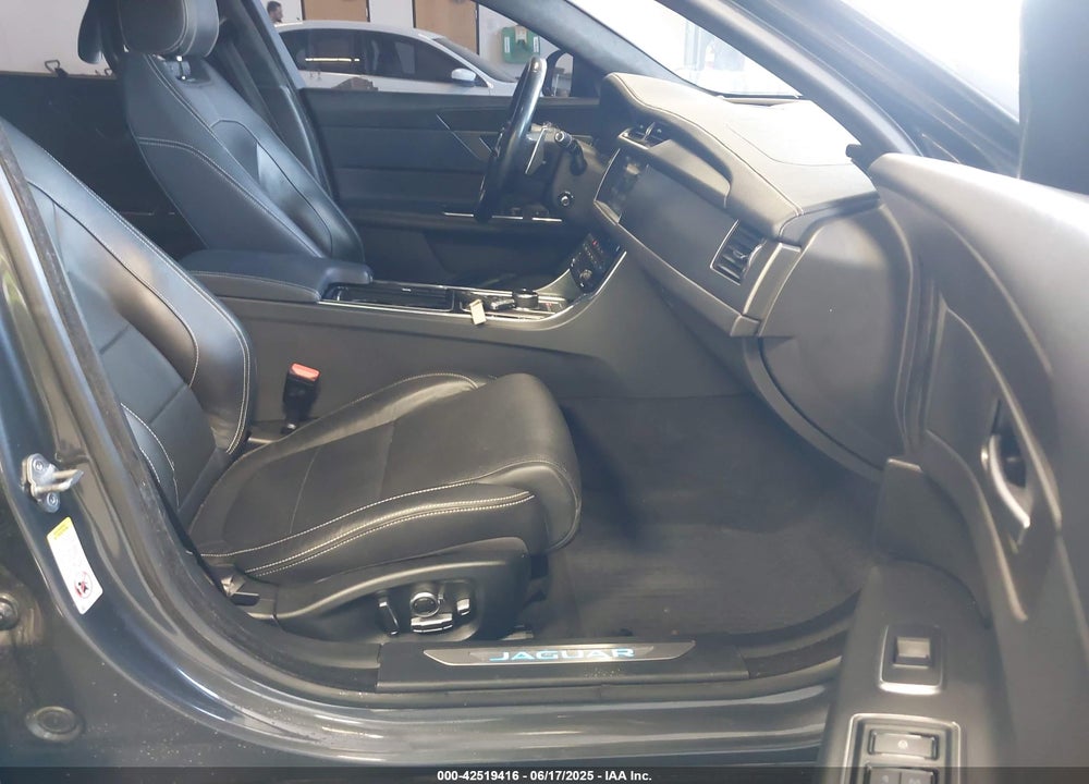 2017 JAGUAR XF VIN: SAJBM4BV4HCY45622