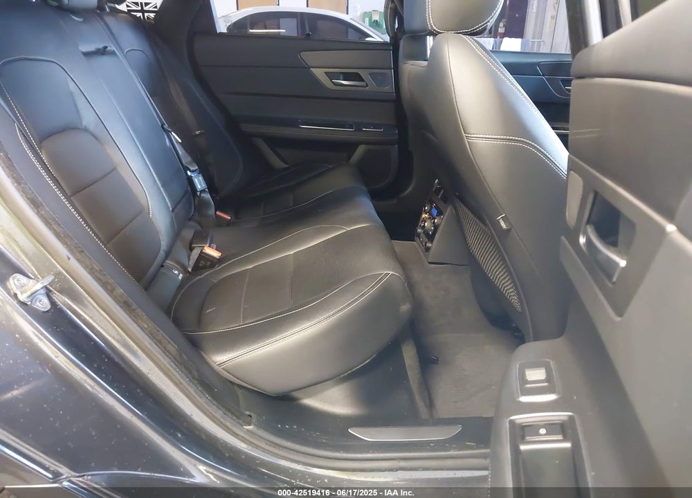 2017 JAGUAR XF VIN: SAJBM4BV4HCY45622