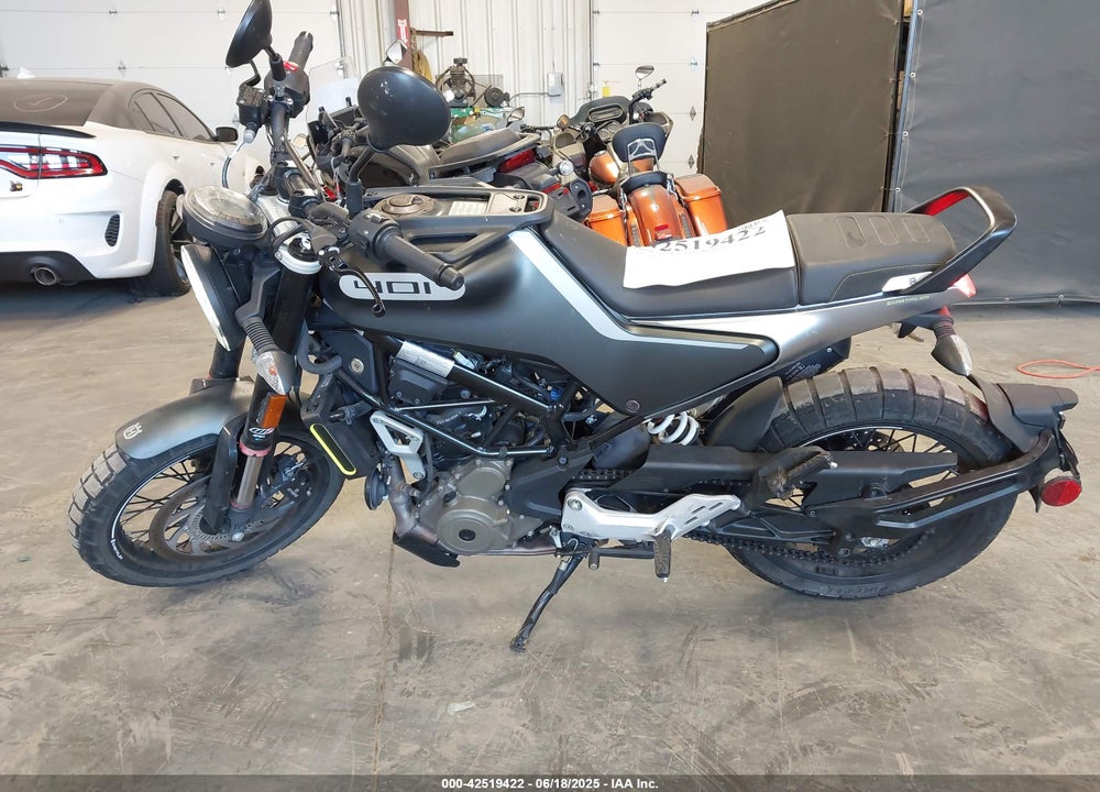 2020 HUSQVARNA VITPILEN 401/SVARTPILEN 401 VIN: MD2JUJ404LC262027