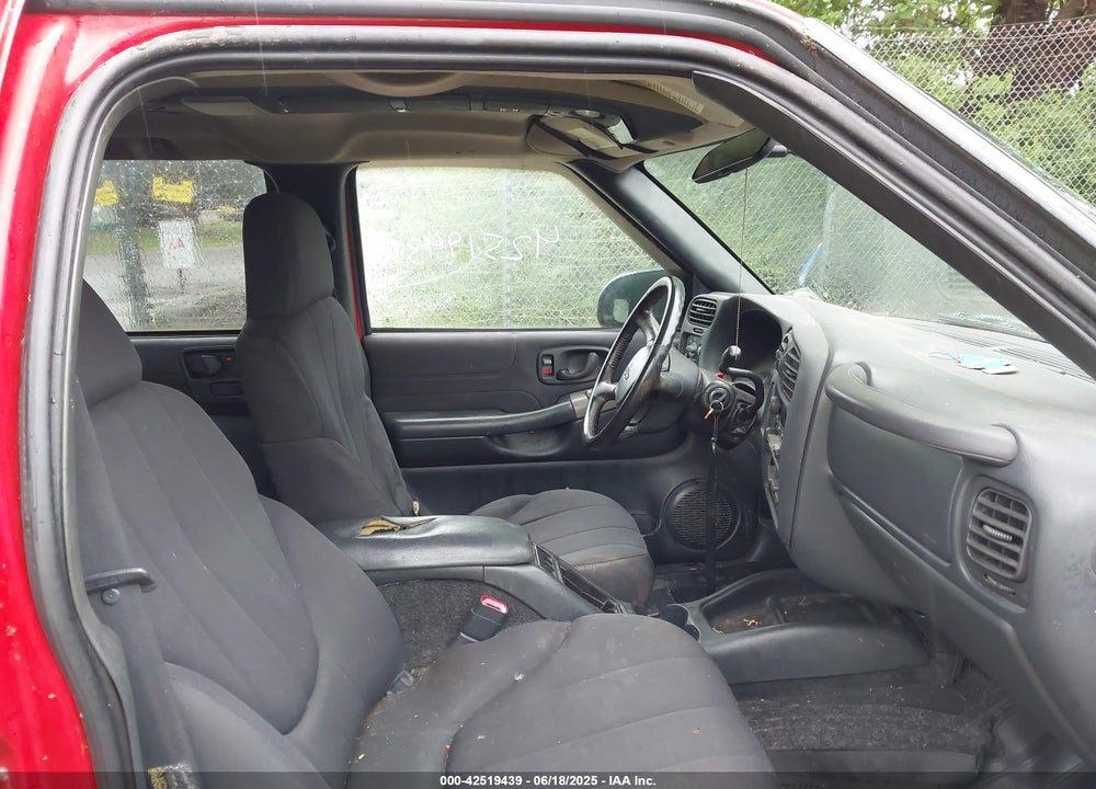 2004 CHEVROLET S-10 LS VIN: 1GCDT13X24K113126