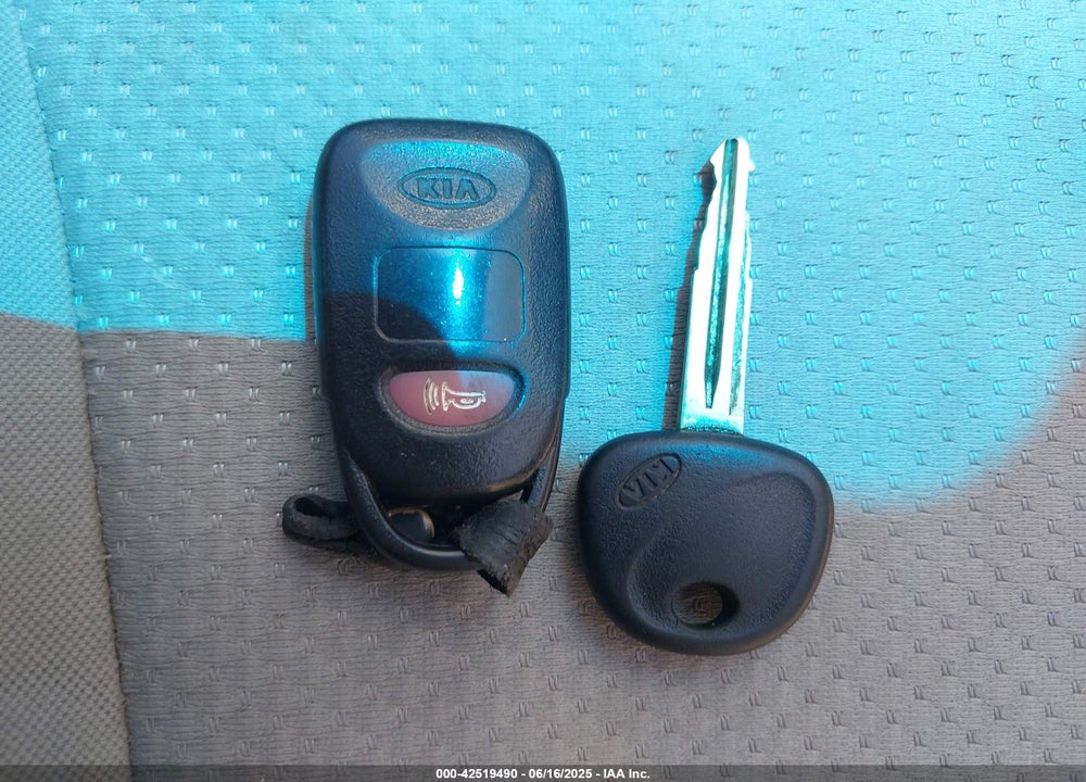 2010 KIA FORTE VIN: KNAFU4A20A5112322