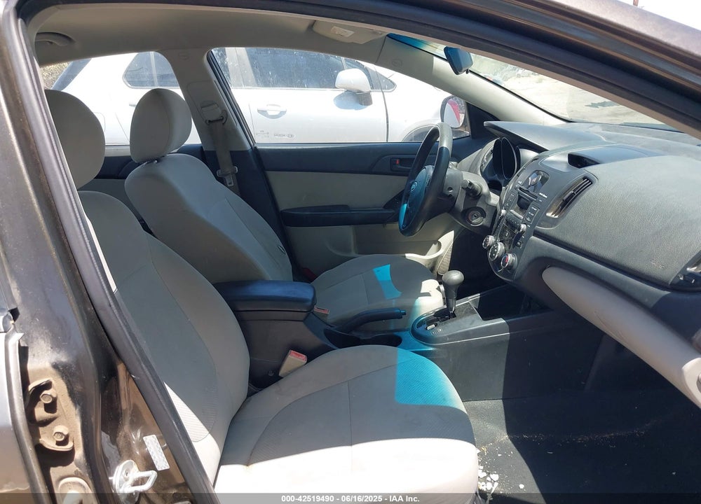 2010 KIA FORTE VIN: KNAFU4A20A5112322