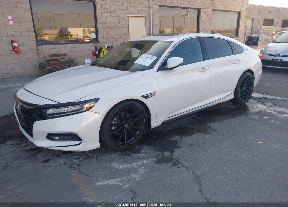 2018 HONDA ACCORD TOURING 2.0T VIN: 1HGCV2F90JA024201