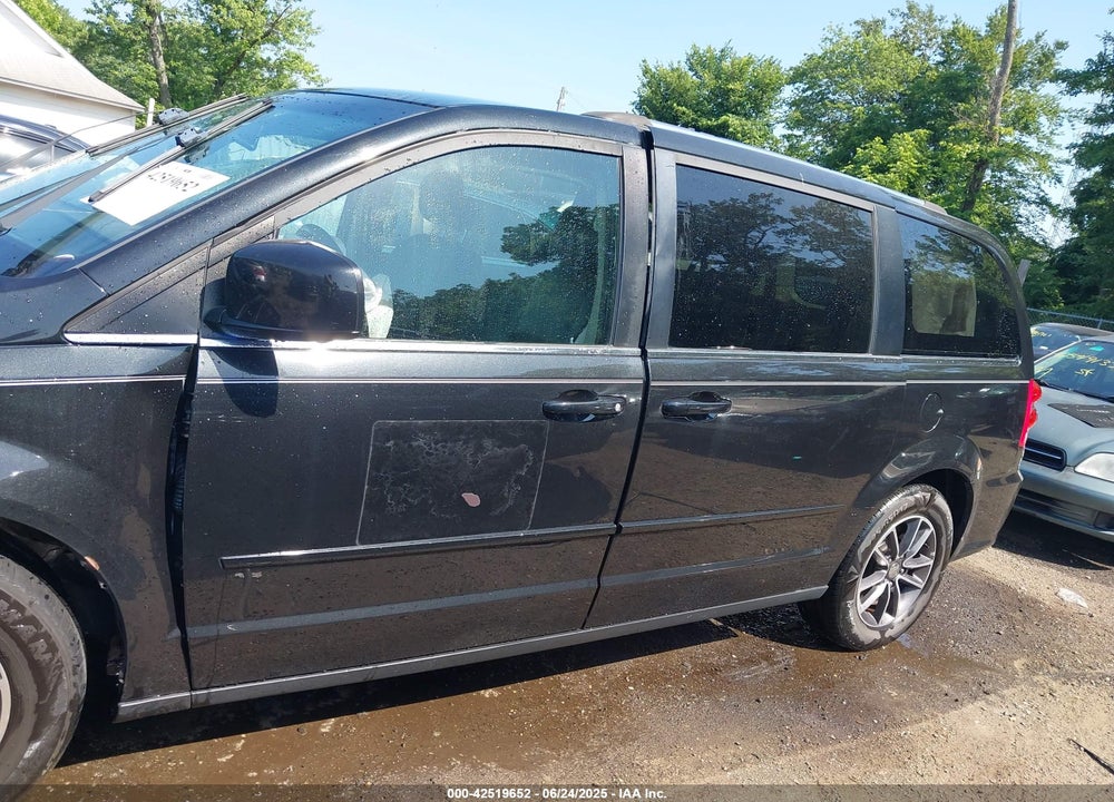 2017 DODGE GRAND CARAVAN VIN: 2C4RDGCG9HR852121