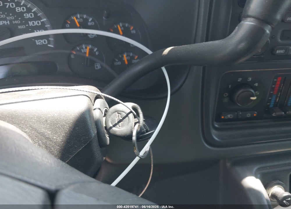 2005 CHEVROLET SILVERADO 1500 LS VIN: 2GCEC19T551197663
