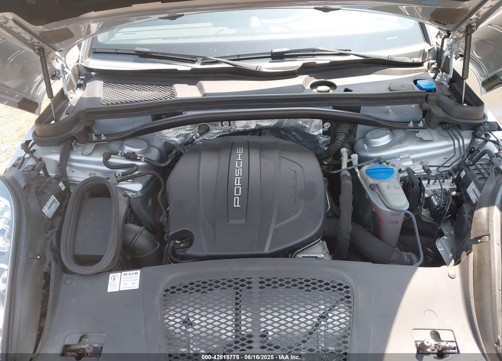 2018 PORSCHE MACAN VIN: WP1AA2A53JLB03015