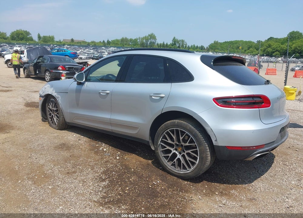 2018 PORSCHE MACAN VIN: WP1AA2A53JLB03015