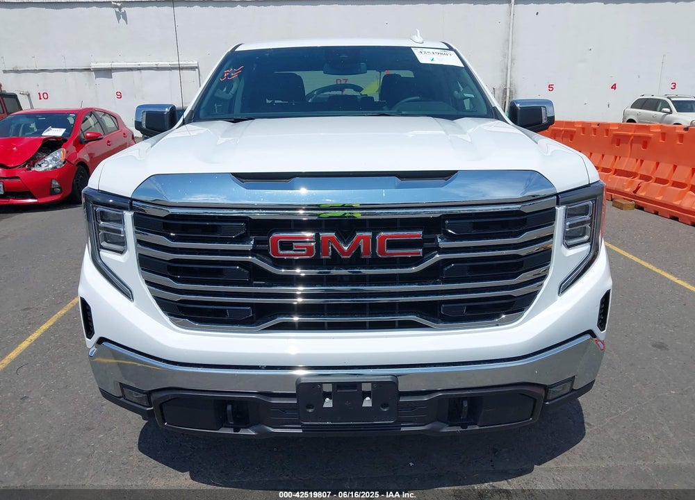 2025 GMC SIERRA 1500 4WD SHORT BOX SLT VIN: 1GTUUDED9SZ244849