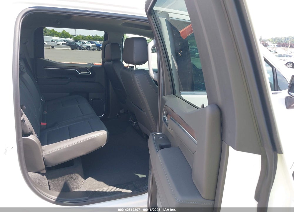 2025 GMC SIERRA 1500 4WD SHORT BOX SLT VIN: 1GTUUDED9SZ244849