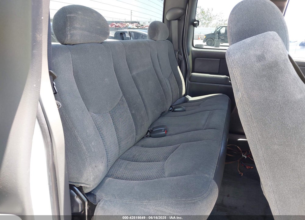 2004 CHEVROLET SILVERADO 1500 LS VIN: 2GCEC19T941278227