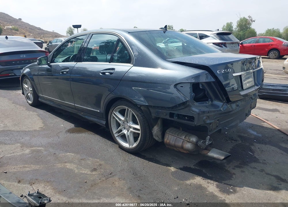 2013 MERCEDES-BENZ C 250 LUXURY/SPORT VIN: WDDGF4HB5DA779962