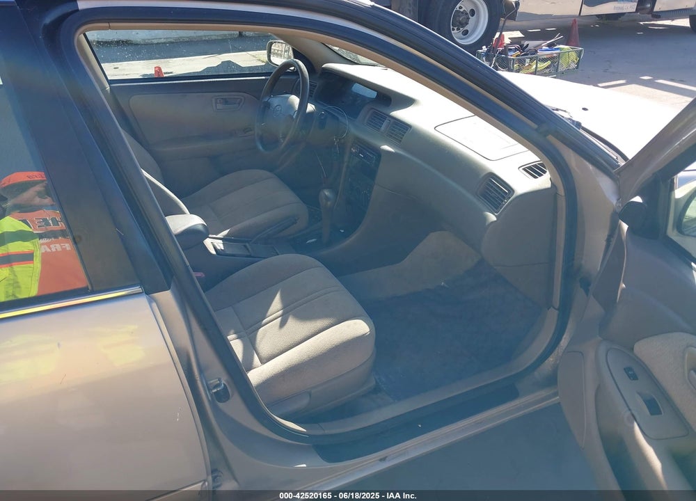 2001 TOYOTA CAMRY VIN: 4T1BG22K71U830639