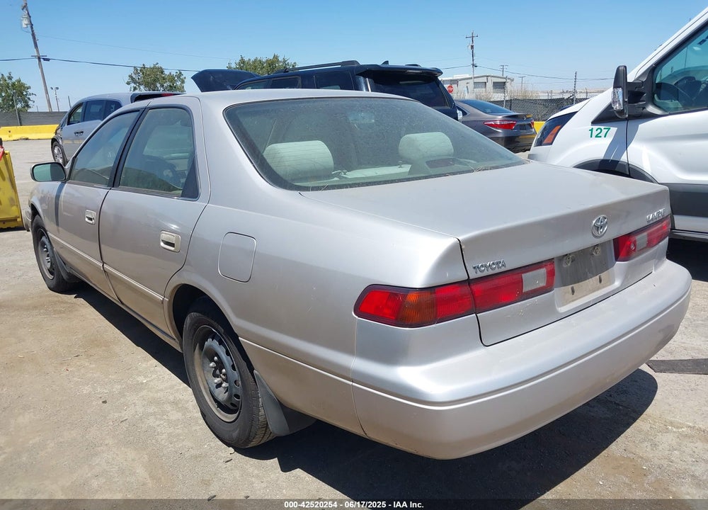 1997 TOYOTA CAMRY LE VIN: 4T1BG22K9VU017275