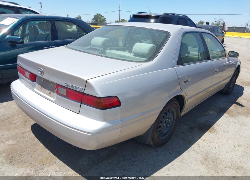 1997 TOYOTA CAMRY LE VIN: 4T1BG22K9VU017275
