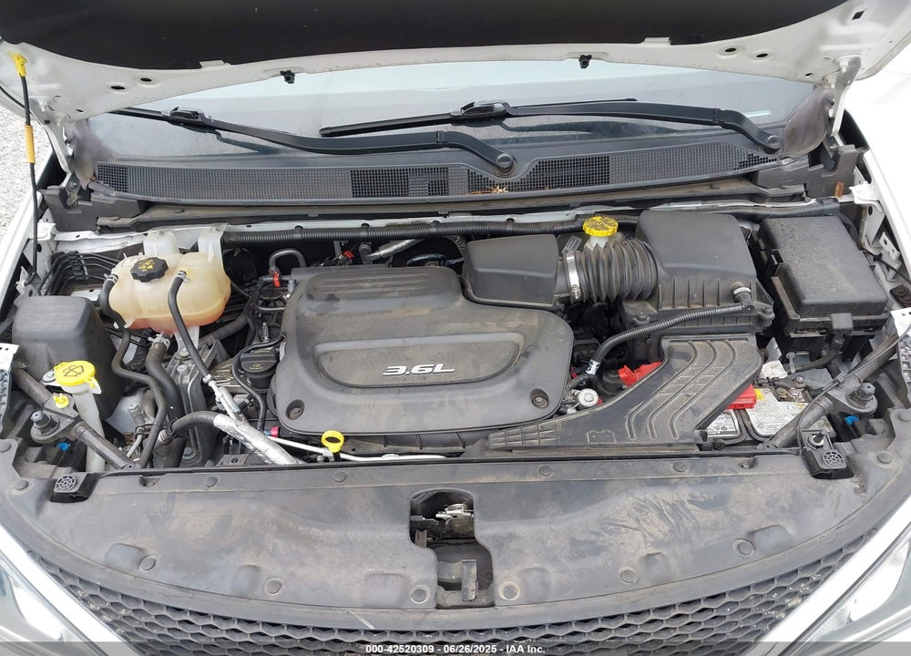 2018 CHRYSLER PACIFICA TOURING L VIN: 2C4RC1BGXJR338043