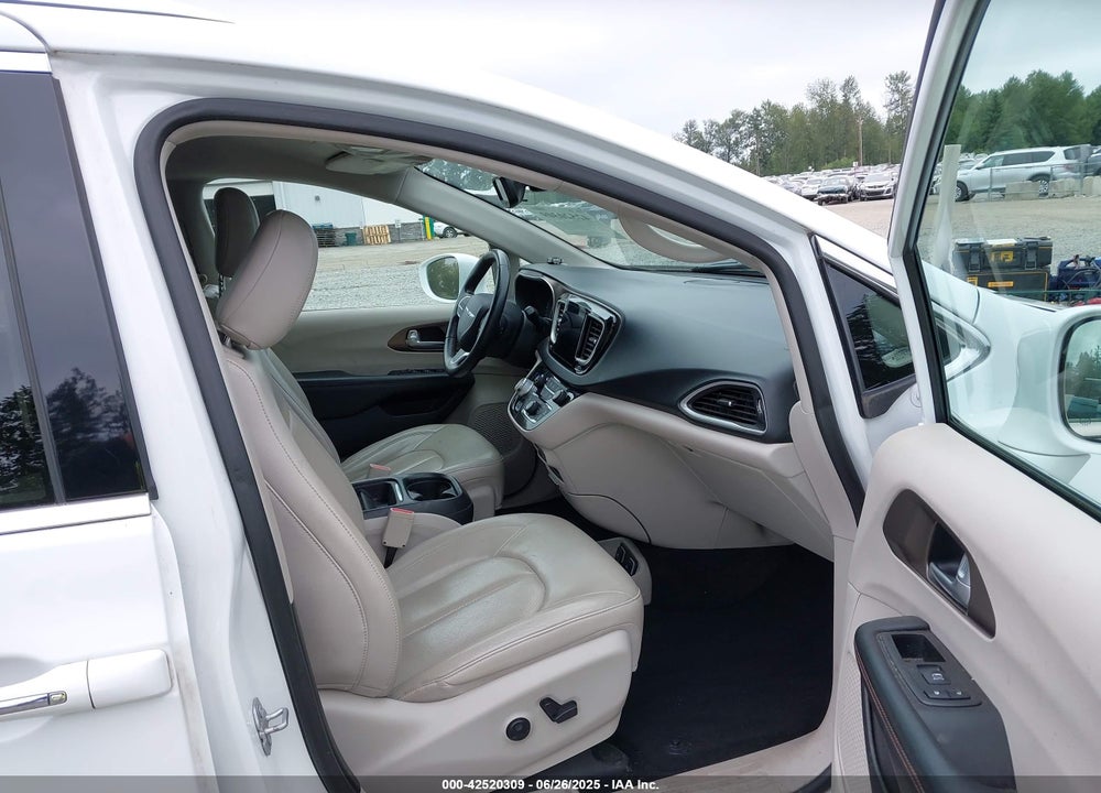 2018 CHRYSLER PACIFICA TOURING L VIN: 2C4RC1BGXJR338043