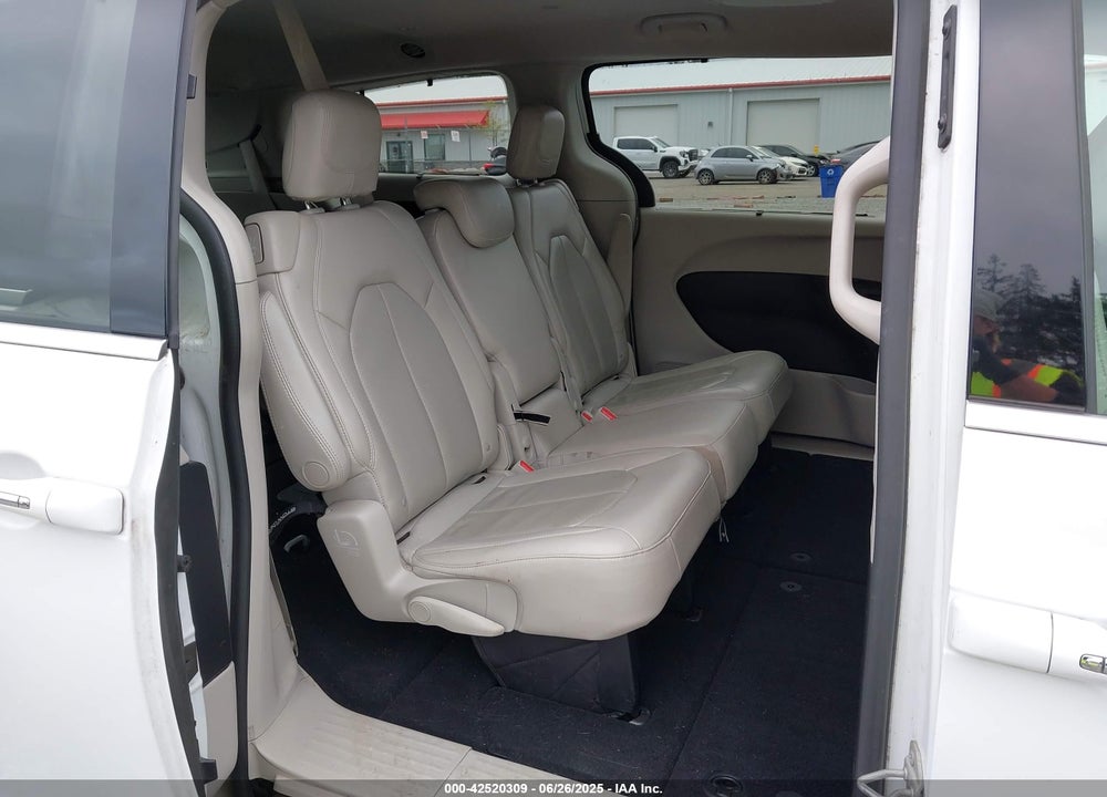 2018 CHRYSLER PACIFICA TOURING L VIN: 2C4RC1BGXJR338043