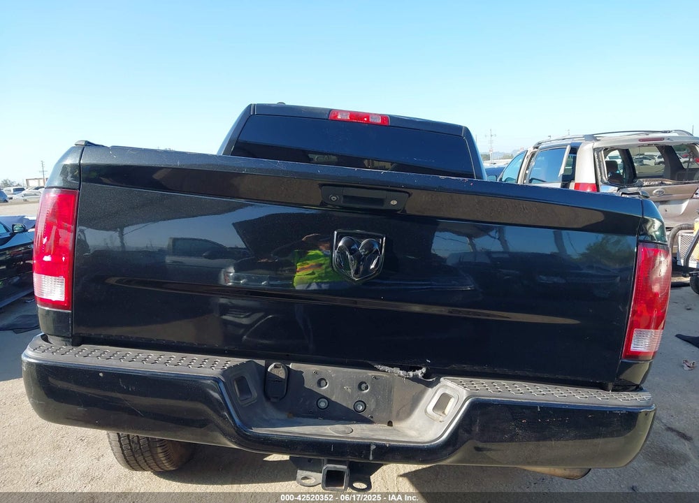 2016 RAM 1500 VIN: 1C6RR6KG9GS183611
