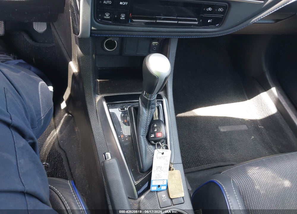 2018 TOYOTA COROLLA SE VIN: 5YFBURHE7JP804532